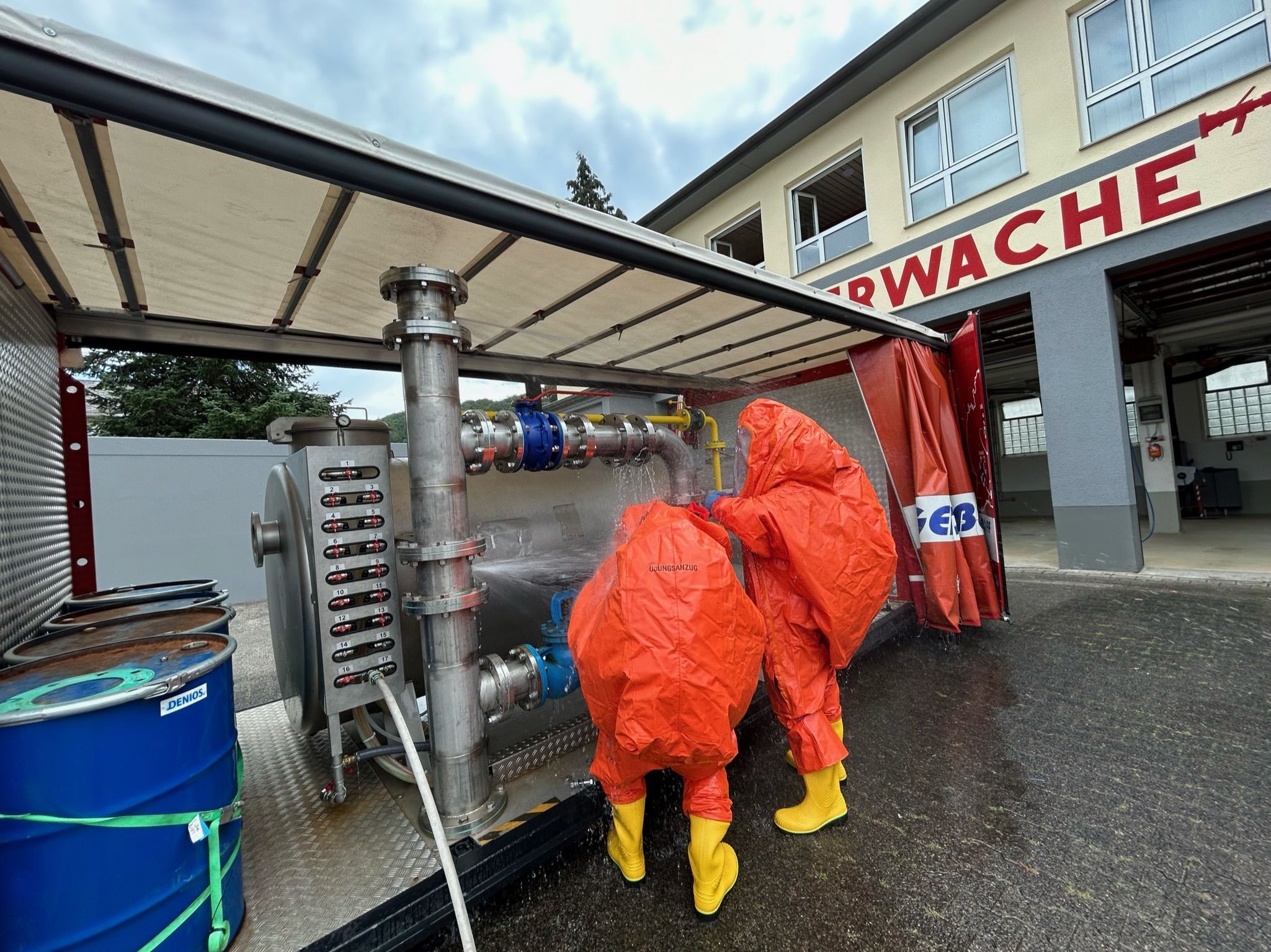 Zwei FA am Übungscontainer