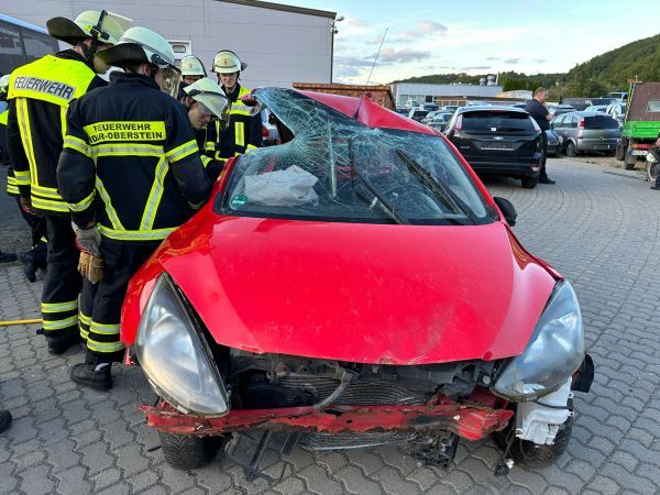 Kameraden bei der Erstöffnung an Beifahrerseite