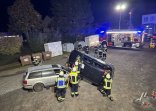 Verunfalltes Fahrzeug auf der Motorhaube eines anderen Pkws