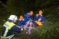 Verletzte Person wird gerettet