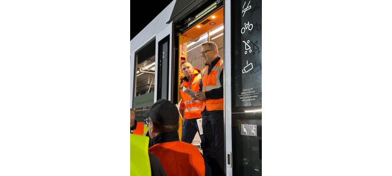 Kamerad Hahn und vlexx Mitarbeiter vermitteln Theorie