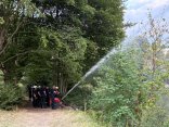 Wasser wird mit Tragkraftspritze wieder der Nahe zugeführt