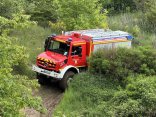 Unimog fährt Hindernisparcour