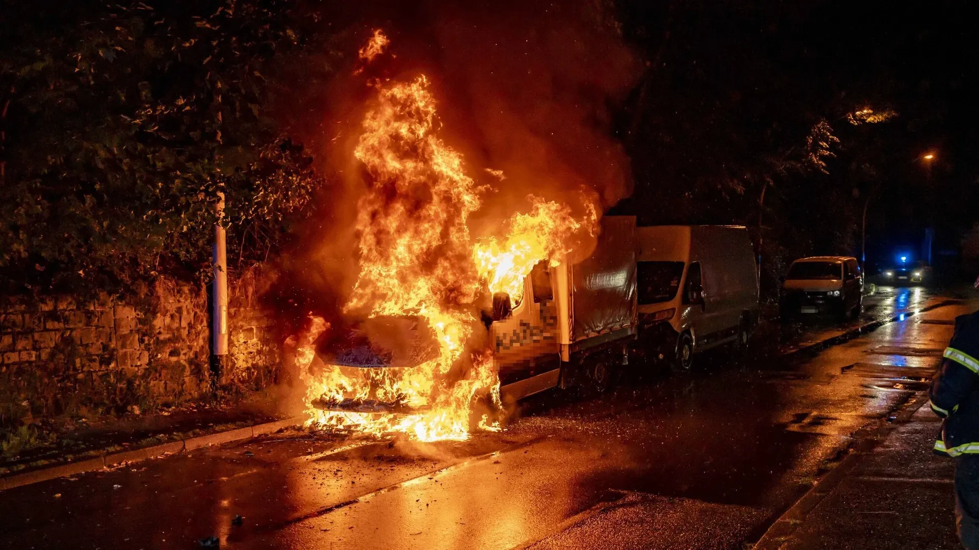 Brennender Kleinlaster