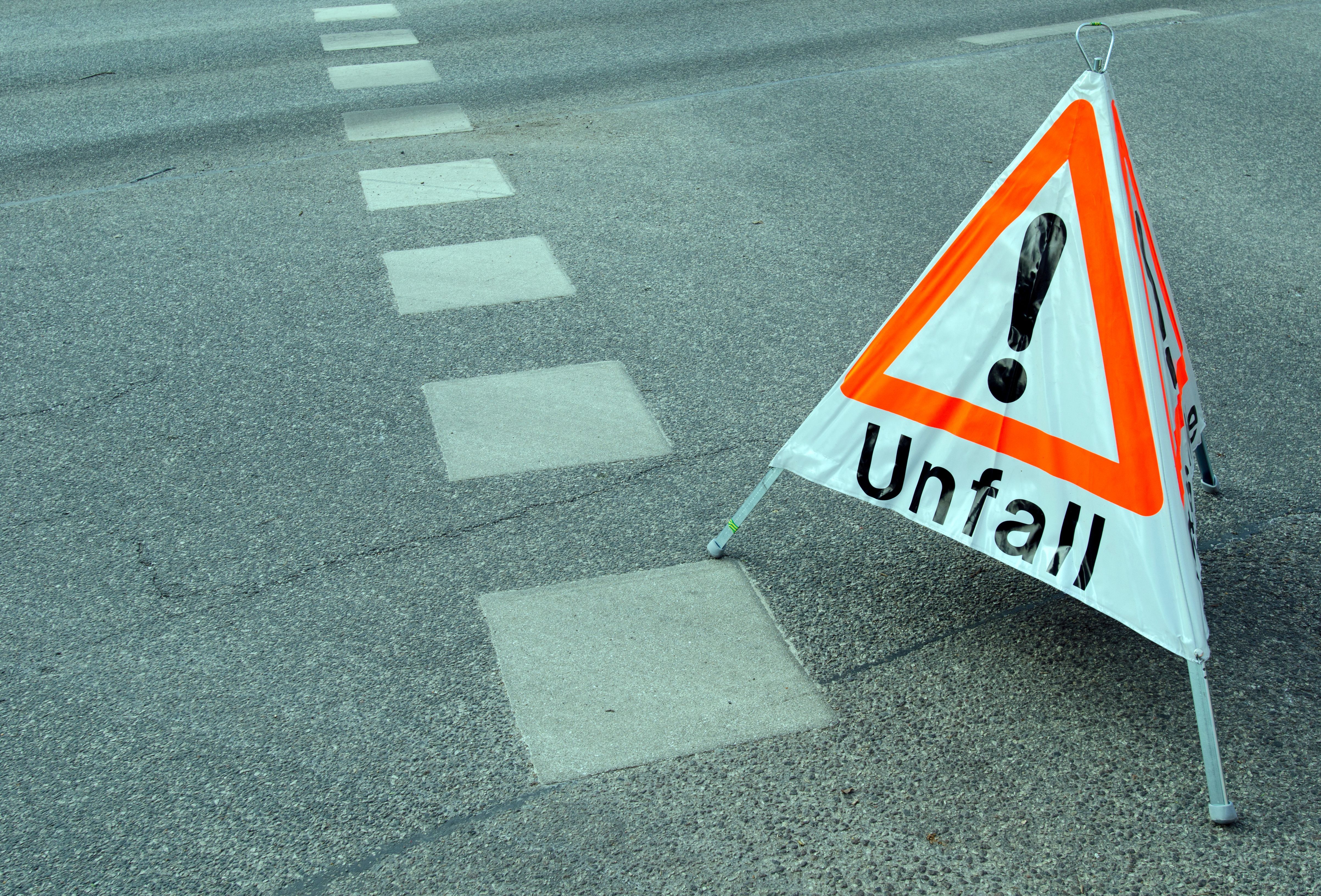 Schild Achtung Unfall Schild Achtung Unfall