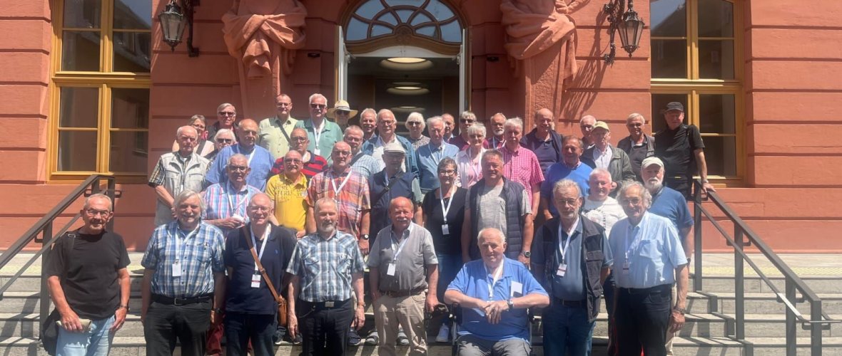 Besucher vor dem Landtag, Gruppenfoto